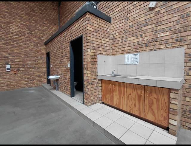 630M² WAREHOUSE TO LET IN BRENTWOOD PARK